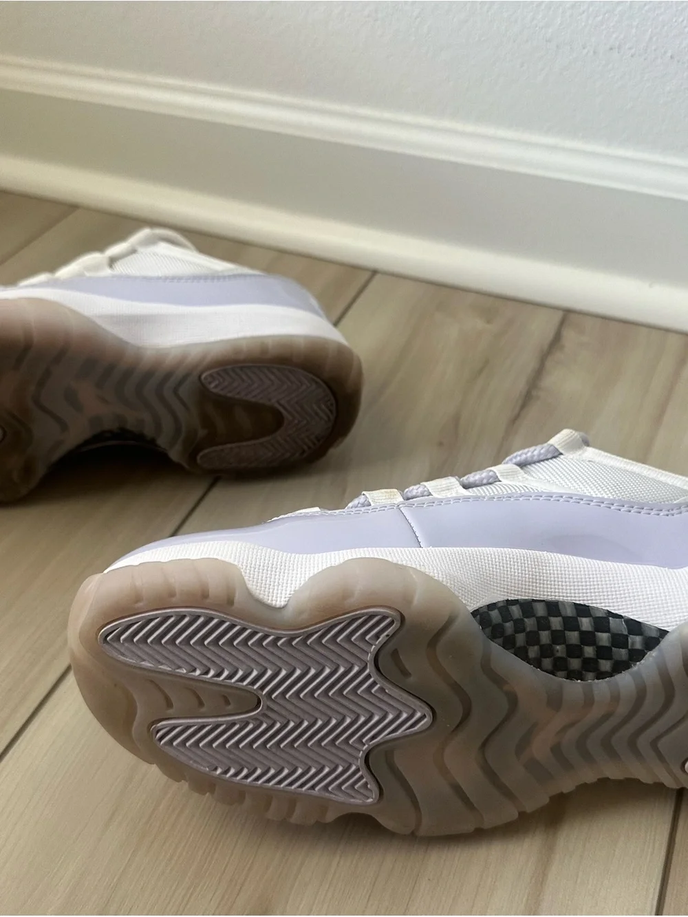 Jordan Kids Low Top Sneakers in Light Lavender and White